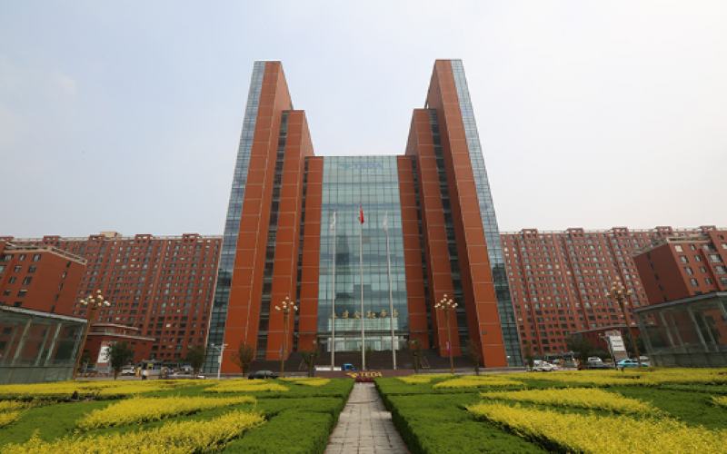 2003年，邁入集團(tuán)化經(jīng)營(yíng)發(fā)展軌道