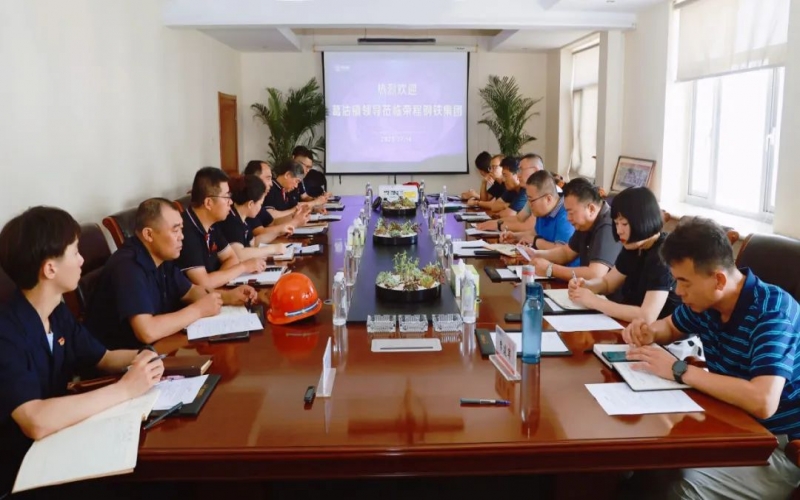 葛沽鎮(zhèn)黨委副書(shū)記、鎮(zhèn)長(zhǎng)翟學(xué)坤到榮程鋼鐵集團(tuán)調(diào)研服務(wù)