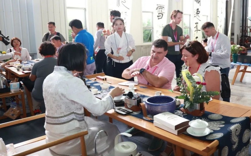 Amazing! 開幕首日格“外”好，非遺市集圈粉海外參觀者