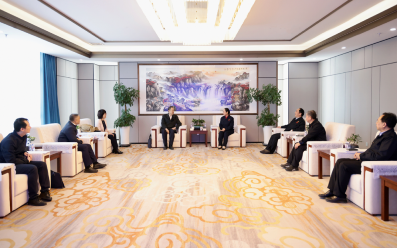 中共天津市委統(tǒng)戰(zhàn)部副部長、市工商聯(lián)黨組書記郝樹民一行到榮程集團慰問調(diào)研