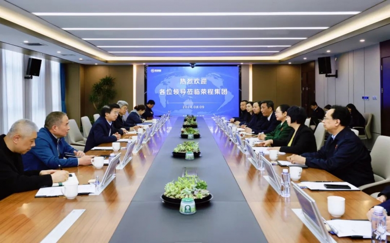 榮程集團(tuán)董事會主席張榮華與天津紡織集團(tuán)黨委書記、董事長葛傳兵開展座談交流