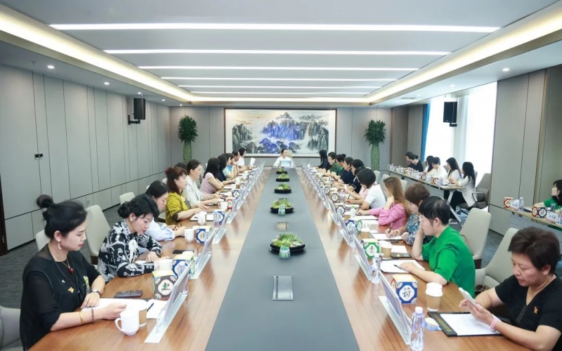 喜迎七一 向黨獻禮 - 張榮華主席與淄博市女企業(yè)家商會一行座談交流，凝聚她力量，展現(xiàn)她擔當！