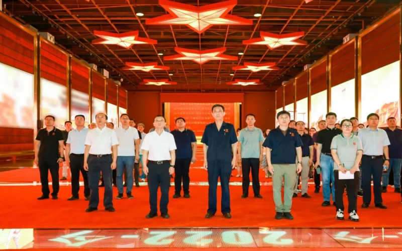 天津中德應(yīng)用技術(shù)大學(xué)黨委副書(shū)記、校長(zhǎng)王海龍一行到榮程集團(tuán)參觀交流