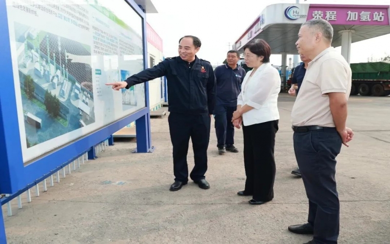 靜海區(qū)政協副主席、黨組成員于清一行到榮程集團參觀調研