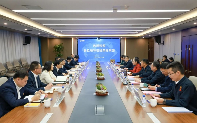 榮程集團(tuán)董事會(huì)主席張榮華與中國(guó)工商銀行天津分行黨委書記、行長(zhǎng)儲(chǔ)成龍座談交流