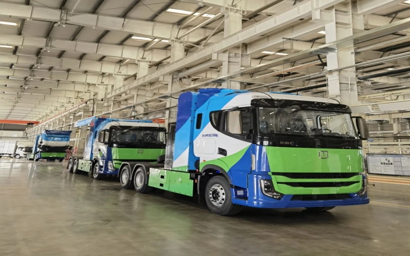 國內(nèi)首批！榮程新能100輛200KW氫能重卡下線