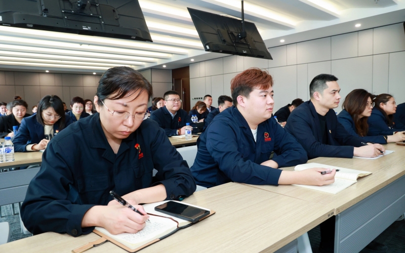 榮程集團(tuán)舉行深入學(xué)習(xí)貫徹民營企業(yè)座談會和全國兩會精神宣講報(bào)告會